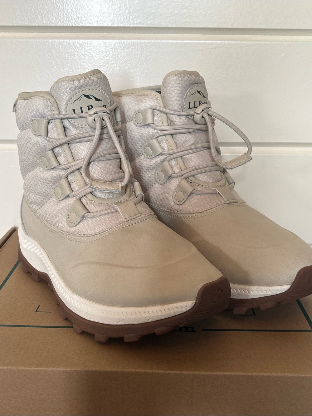 NWT L.L. Bean Kids size 4 Beige/Tan Waterproof Winter Snow Boots